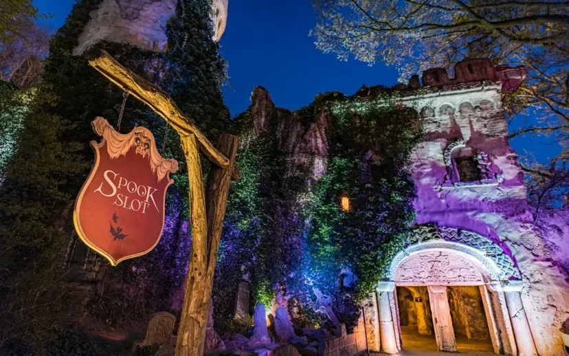 efteling spookslot exterieur avond entree 915x518 1