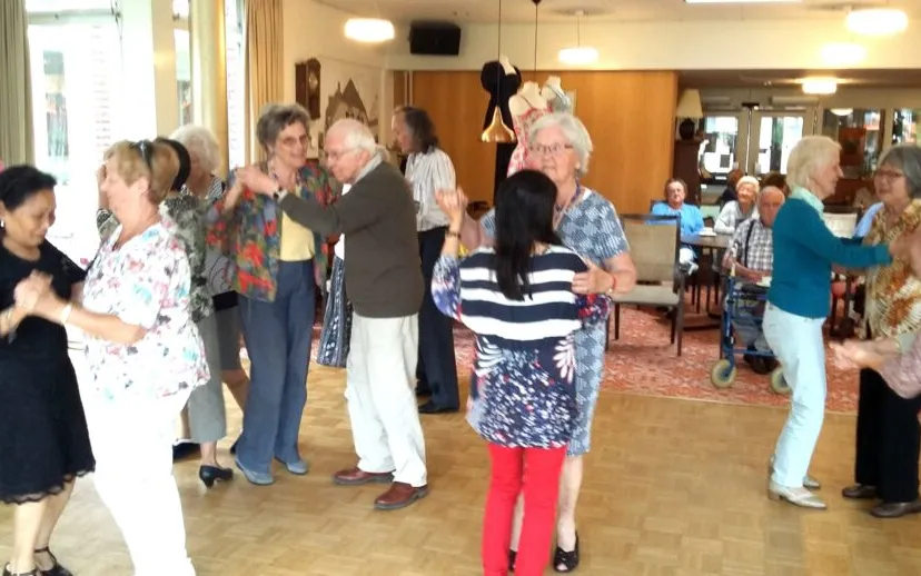 elezabeth1 915x518 1