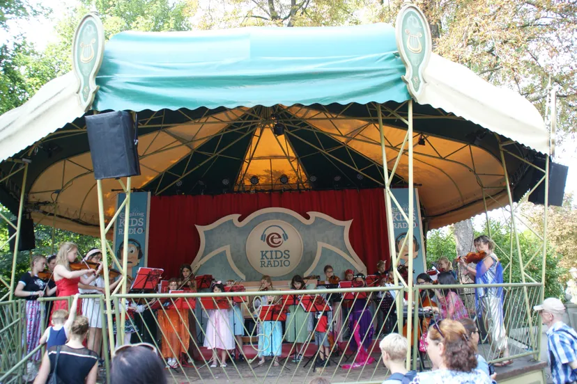 fiedelino in de kiosk