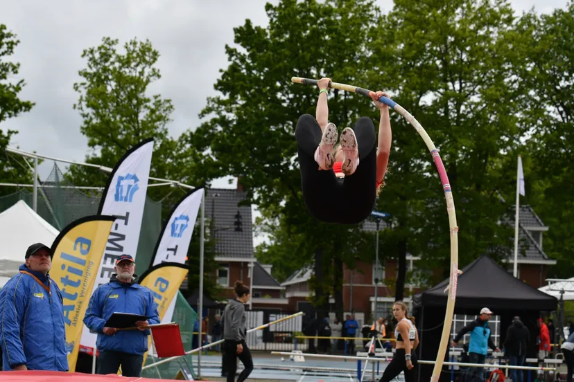 fleur van der linden polsstokhoogspringen foto sportmotions