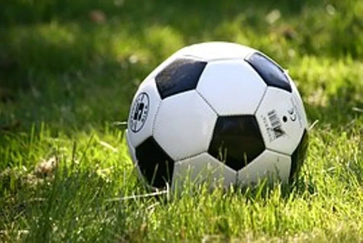 football 1396740 180