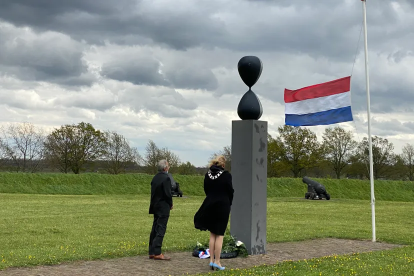 foto 5 herdenkingsteken op het zuider bolwerk