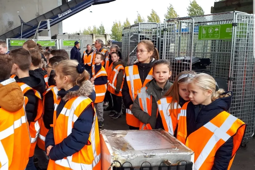 groep 7 op bezoek bij de afvalstoffendienst foto1 ilonka mudde 20191115 151854