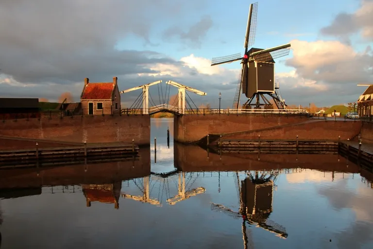 heusden stadshaven bij avondschemer lv