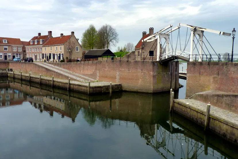 heusden stadshaven huizen bruggetje