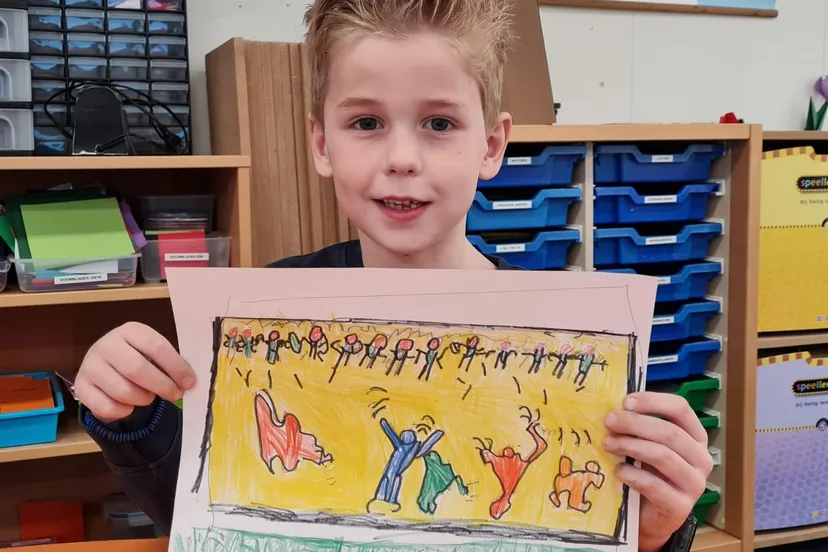 luuk uit groep 3b met zijn kunstwerk