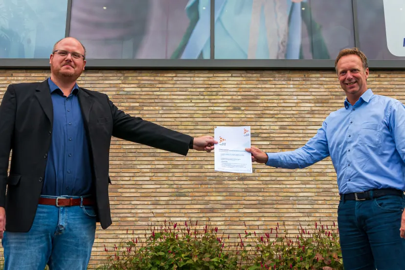 ondertekening sponsorcontract 22