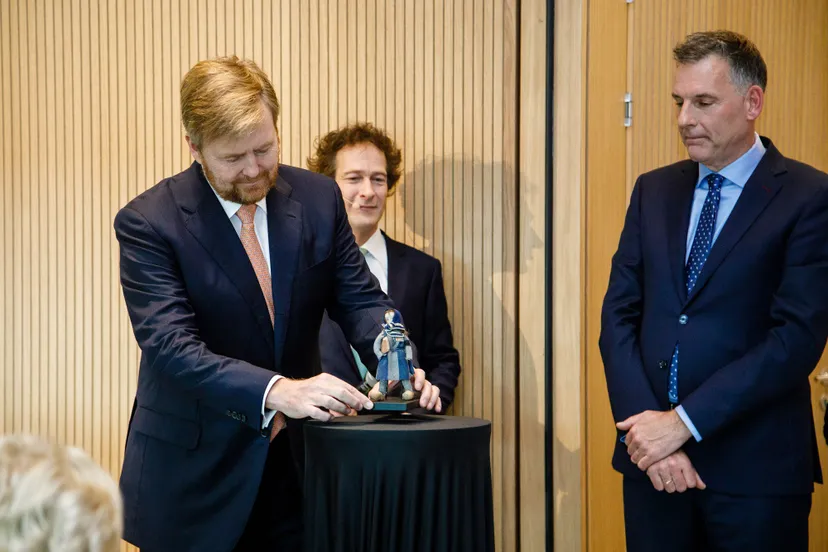 opening nm kamp vught 27 11 koning willem alexander presentator jeroen overbeek jeroen van den eijnde