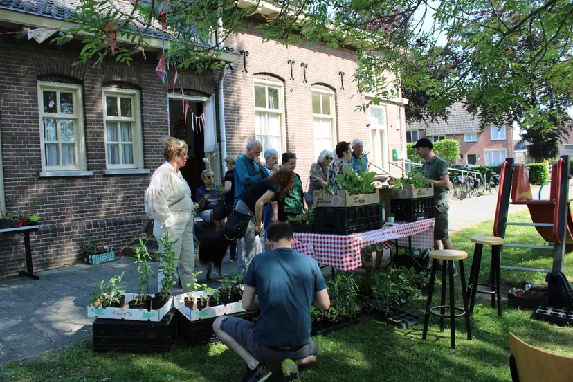 plantjesmarkt 15 mei 2022 foto