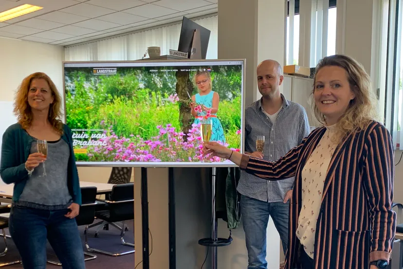 rbt medewerkers toosten op nieuwe site