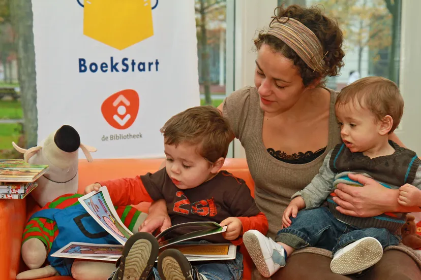 robvxgwr9543z54qhio5n2gch moeder met baby peuter 2