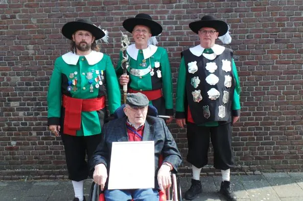 schuts in memoriam bart pullen foto 70 jarig jubileum