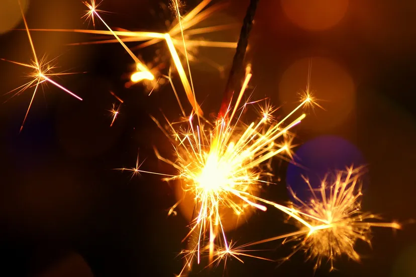 sparkler 3906600 1280