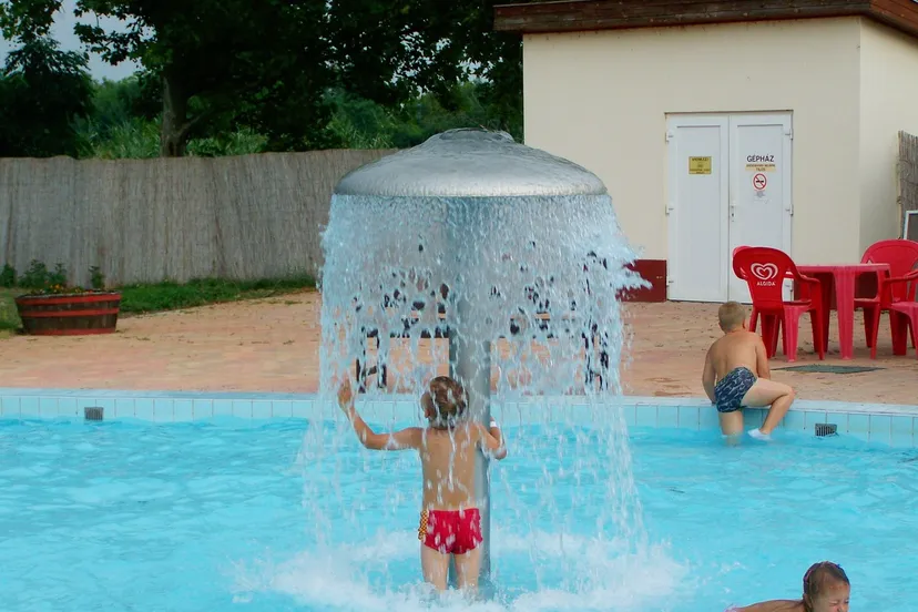 swimming 852024 1280