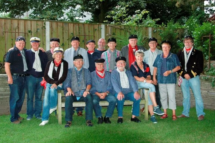 tk90ebbr6zy9niqvk2wfb18vh ww140904 groepsfoto compleet aug