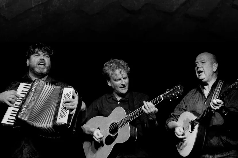 v4 dublin flyer band