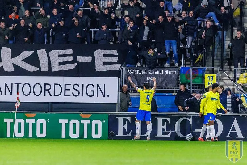 54218375775 cb8ee0f76b c