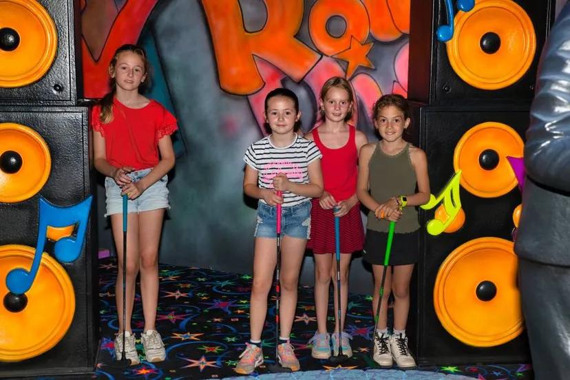 2023 glow in the dark midgetgolf