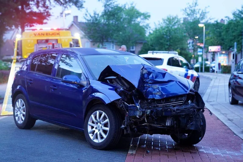 2025 07 06 meesters multi media fotos ongeval auto boom deken van baarstraat vlijmen1