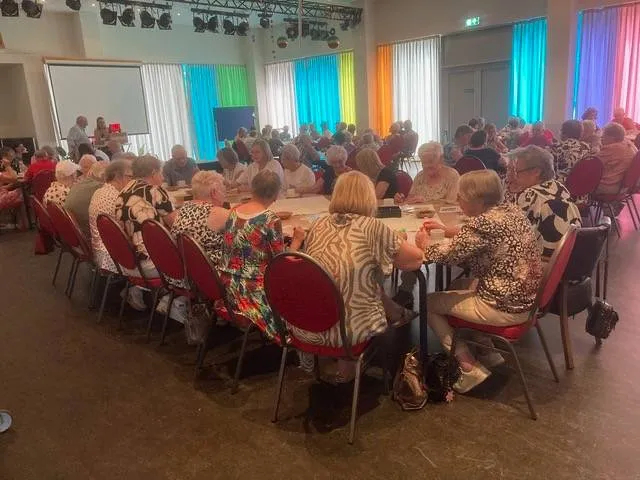 E85C36A2-3E21-4E8A-B7C0-F449F77A25B2_1_105_c