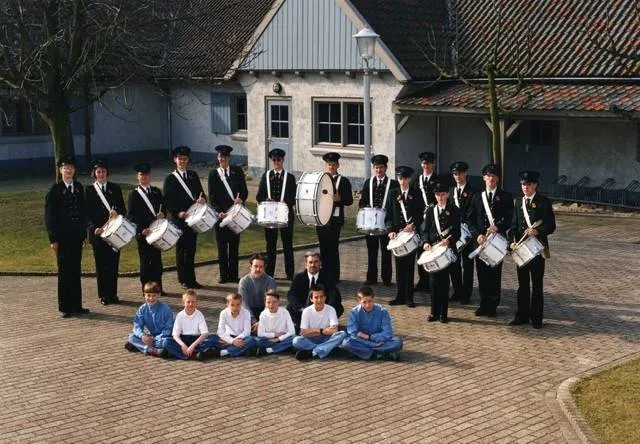 thumbnail_1993-010-de-drumband-met-leerlingen_20180118201216859