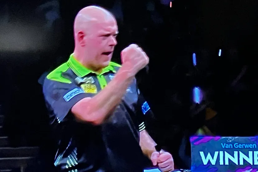 Van Gerwen darts5-23-39-32