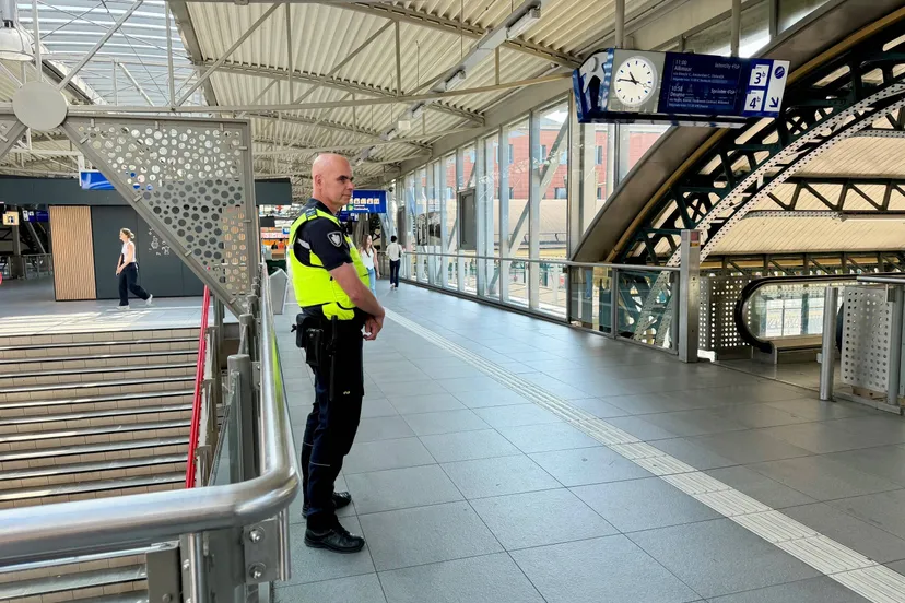 Start proef korte wapenstok bij NS BOA op station Den Bosch 4