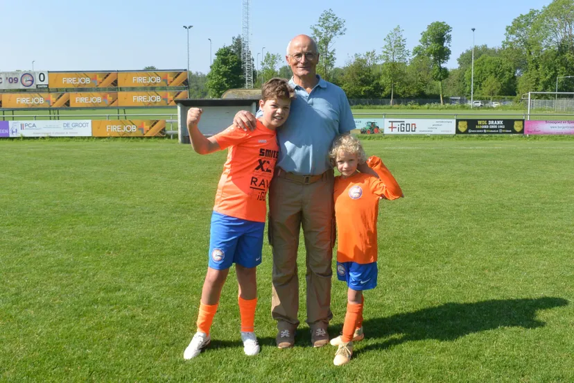 Erelid met kleinzonen