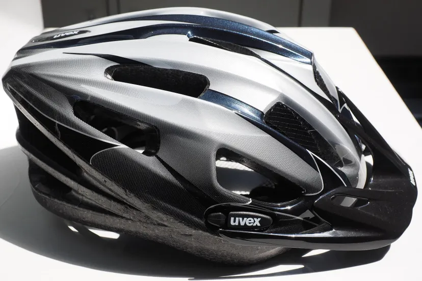 hans-bicycle-helmet-505399_1920