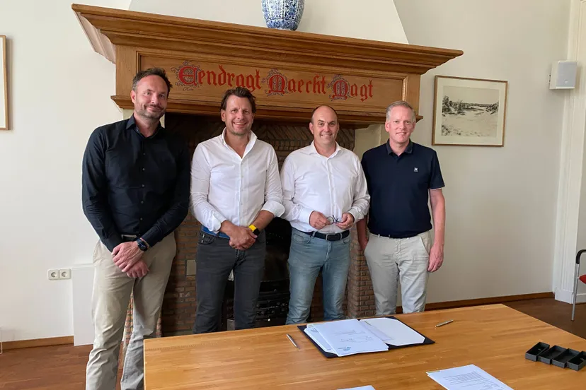 Ondertekening samenwerking en architect nieuwe gemeentehuis