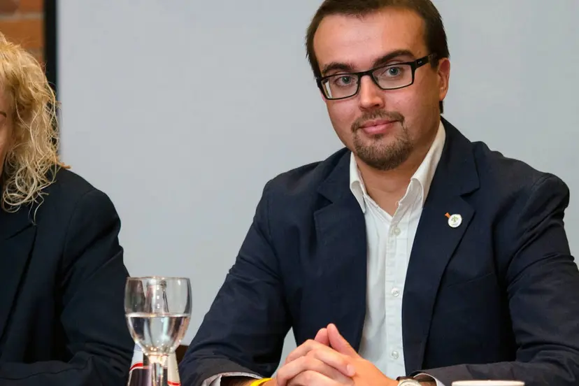 1 povilas maiulis 2