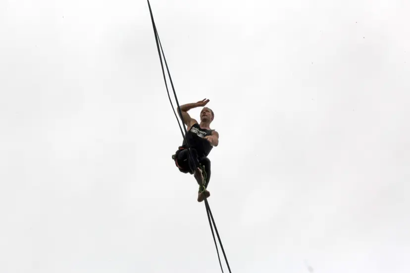 8284000