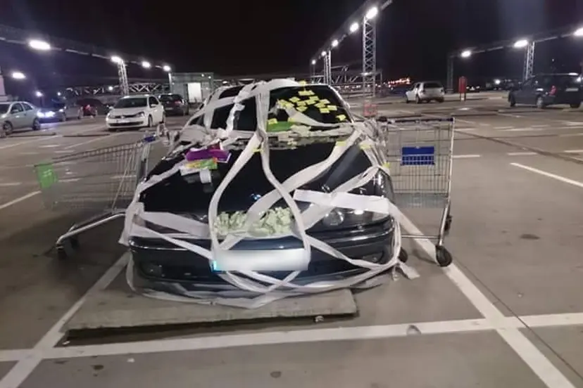 apvyniotas bmw 01 be numeri
