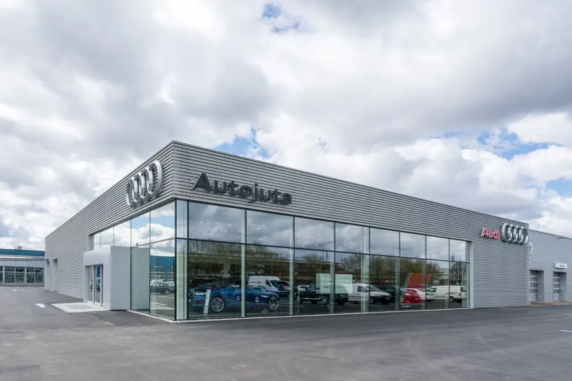 audi salonas w7