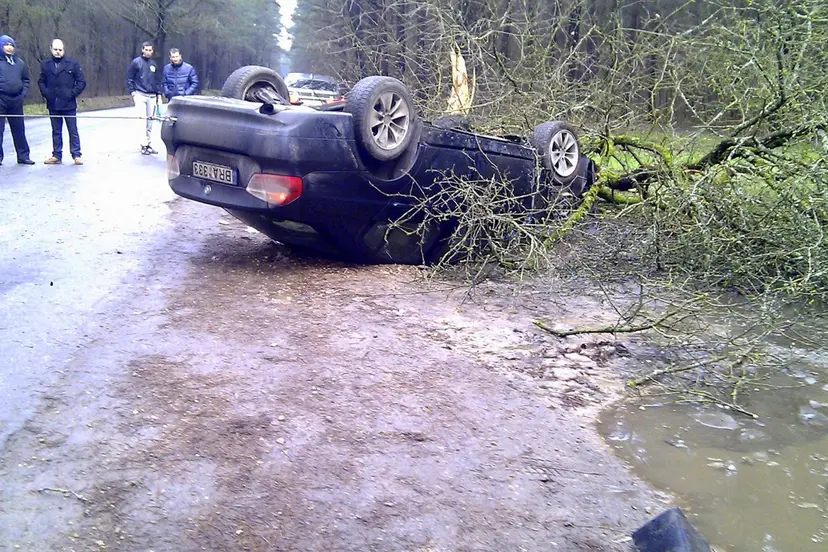 bmw avarija 09