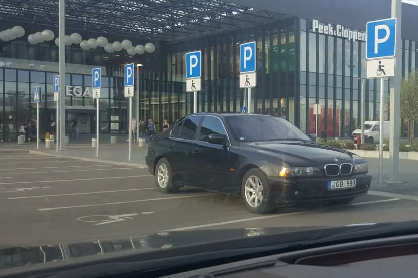 bmw parkavimosi ypatumai