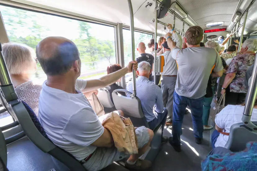 bus 4 of 5