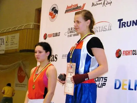 evelina adomulyte melyna apranga 11