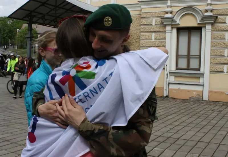 hugs 17