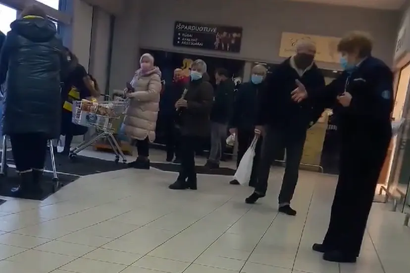iki parduotuve konfliktas