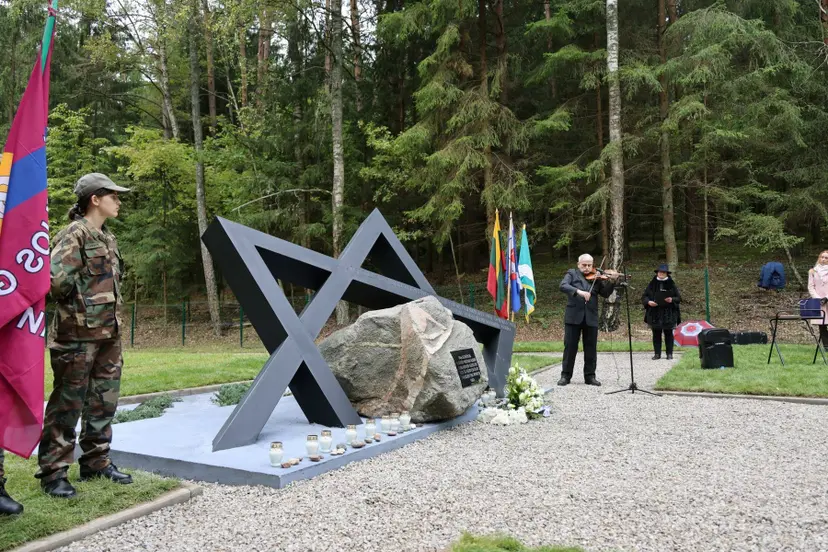 jau zakiai paminklas syd genocido aukoms 332