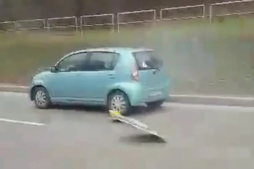 kelio enklas po automobiliu