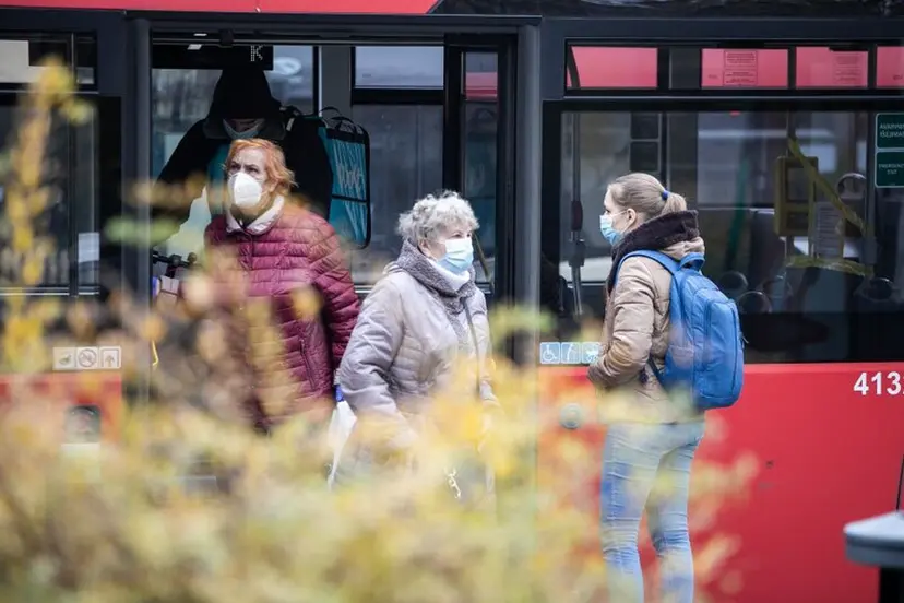 koronavirusas viesais transportas kaukes