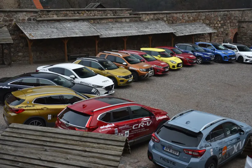 lietuvos met automobilis 2019 rinkim dalyviai trak pilies kieme 1