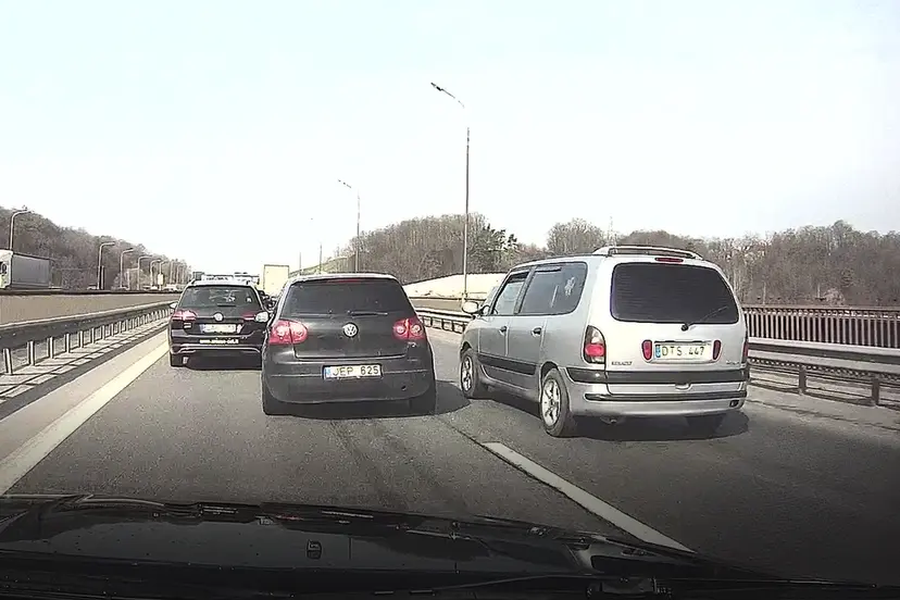 manevrai ant kleboniskio tilto