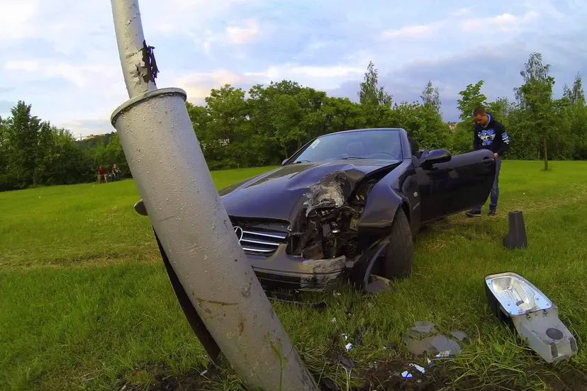 mercedes kabrioleto avarija neries krantinje 06