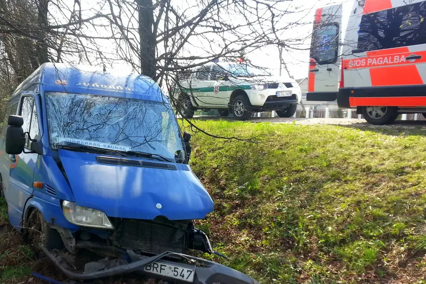 mikroautobuso avarija kelyje link juirbarko 2