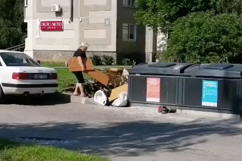 moteris balt pr palieka iukles