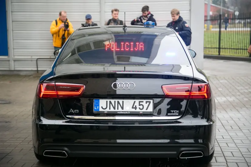 naujas nezymetas policijos automobilis4