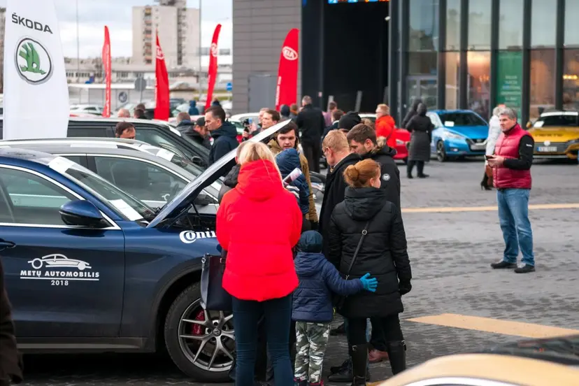 nauji automobiliai prie megos 4